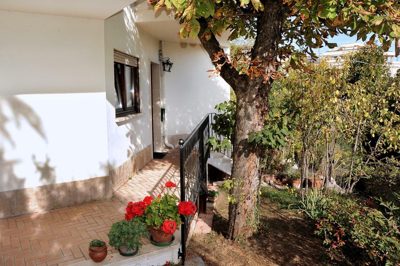 Appartamento Casa di Galdino e VittoriAnna LʼAquila Esterno foto